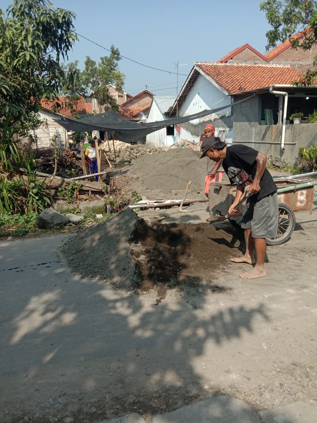 Adukan beraksi
