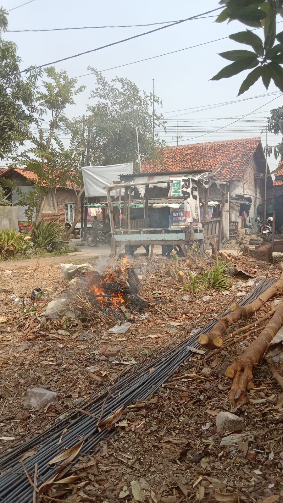 Pembersihan sampah dan kebersihan lingkungan TPQ